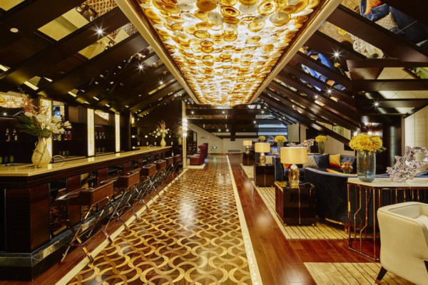 “广深夜色浓，山城灯火耀——广州重庆夜生活探秘”