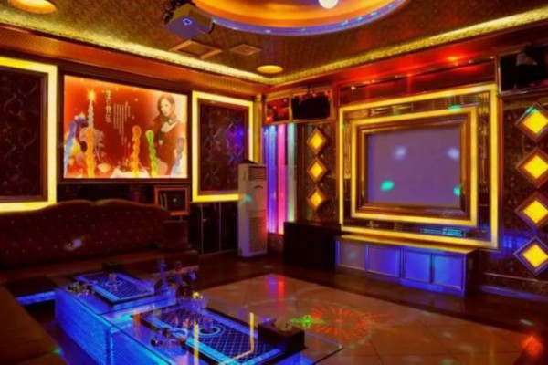 “重庆洗脚按摩，放松身心，一池春水润足间”