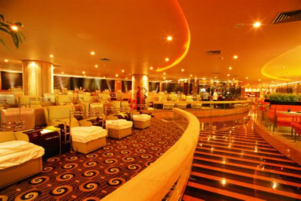 重庆老街里，体验正宗保健按摩之旅！