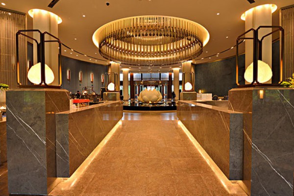 重庆特色按摩：夹头发养生新体验